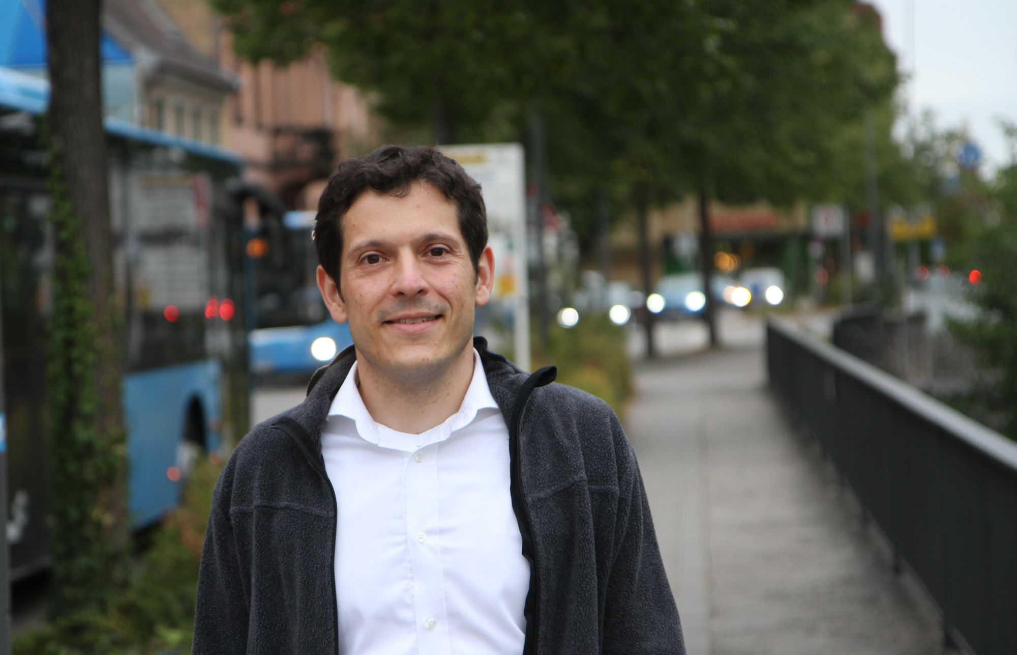 Jürgen Kretz in einer Straßenszene in Wiesloch